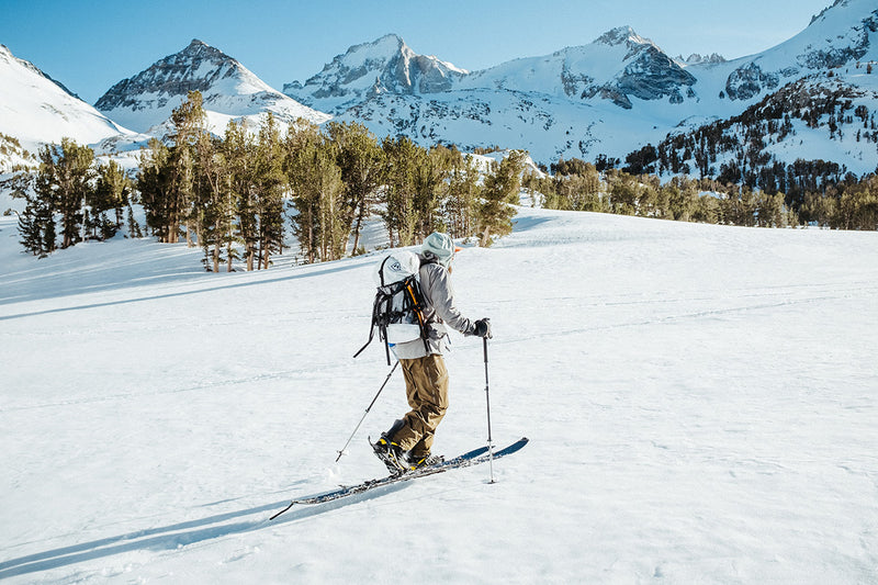 Skiing in Comfort: The Benefits of Wearing Suspenders